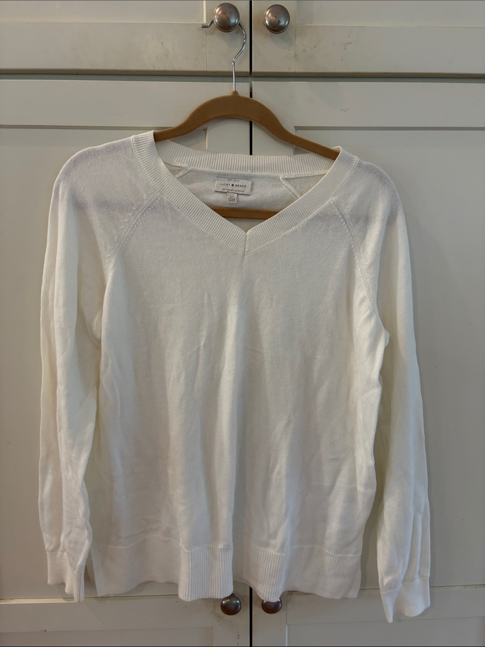 Lucky Brand White V-Neck Sweater; Size S